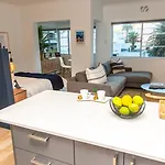 Chic City Studio With Views On Kloof Street